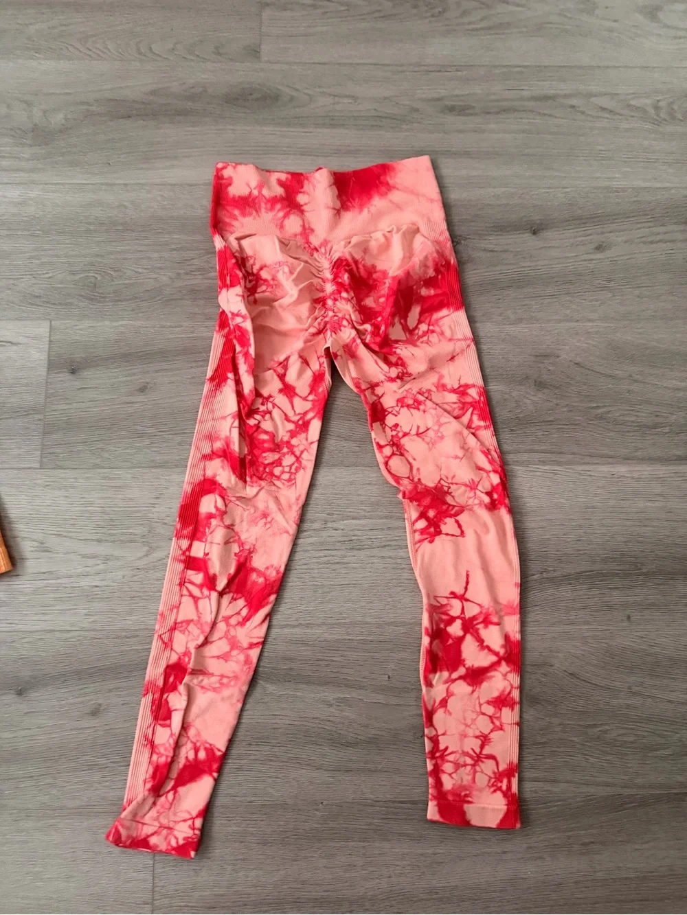 Tie-Dye High-Waist Leggings in Red and Peach